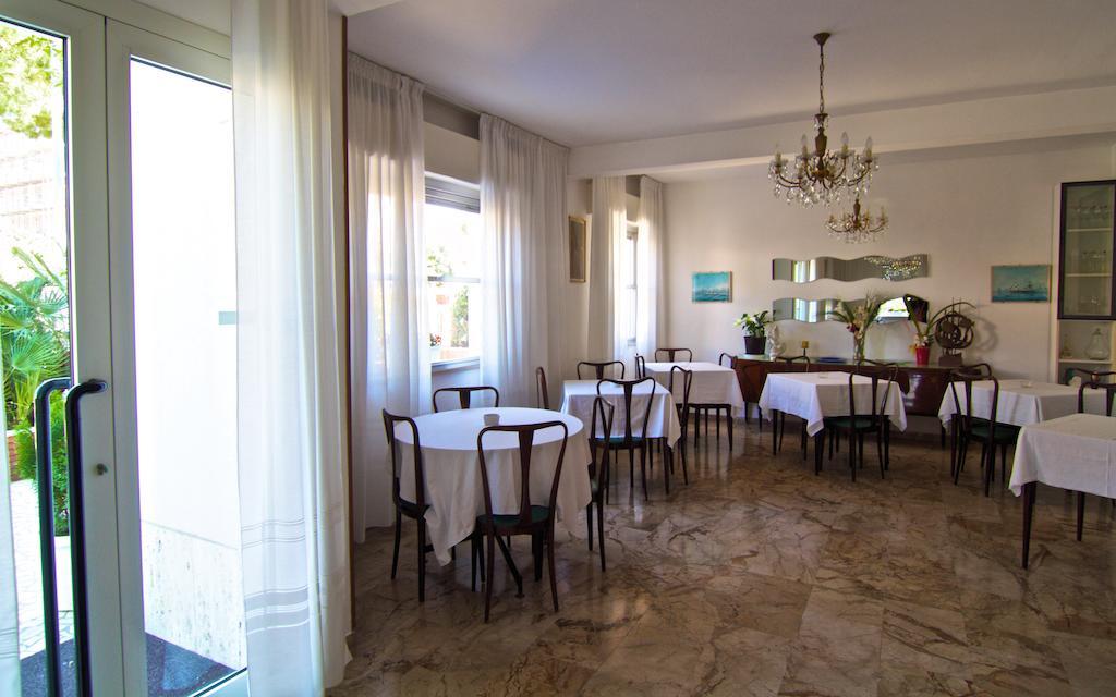 Hotel Villa Tua Riccione Exterior foto